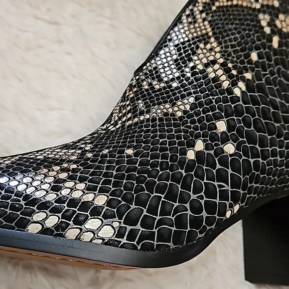*SOLD* Paolo Westly Black Platinum Snake Print Leather Booties, size 6, NEW, NWB - Picture 12 of 16